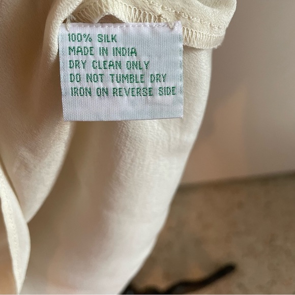 ANTHROPOLOGIE SEQUIN FLOWER NWT! top! Off white lined Blouse! NEW - Picture 6 of 7